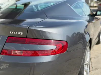 Aston Martin DB9 5.9 V12 — Chef-d'œuvre britannique, 34 500 km, parfait état — cruscotto