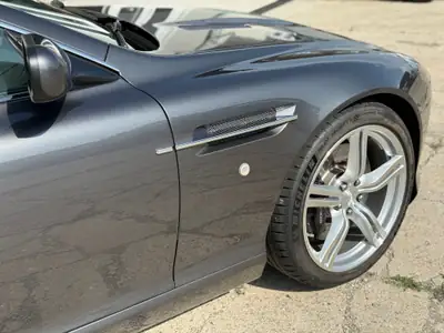 Aston Martin DB9 5.9 V12 — Chef-d'œuvre britannique, 34 500 km, parfait état — Miniatura 7
