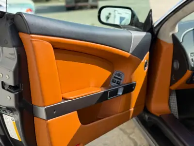 Aston Martin DB9 5.9 V12 — Chef-d'œuvre britannique, 34 500 km, parfait état — Miniatura 12