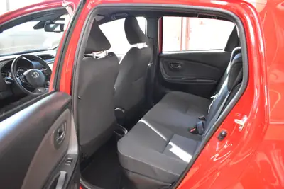Toyota Yaris 1.5 VVT-i Hybrid — Citadine écologique et économique, 98'000 km — Miniature 7