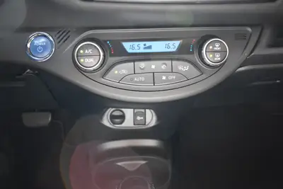 Toyota Yaris 1.5 VVT-i Hybrid — Citadine écologique et économique, 98'000 km — Miniature 16