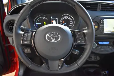 Toyota Yaris 1.5 VVT-i Hybrid — Citadine écologique et économique, 98'000 km — Miniature 20
