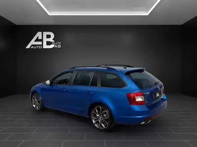 Skoda Octavia Combi RS 2.0 TDI — Break sportif diesel, entretien à jour — arrière