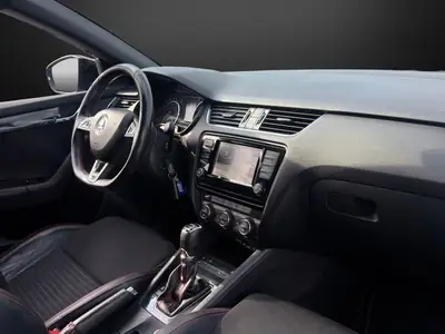 Skoda Octavia Combi RS 2.0 TDI — Break sportif diesel, entretien à jour — Miniature 10