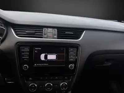 Skoda Octavia Combi RS 2.0 TDI — Break sportif diesel, entretien à jour — Miniature 12