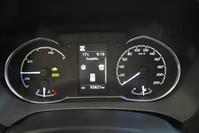 Toyota Yaris 1.5 Hybrid Comfort — Citadine écologique, première main, entretien neuf — Miniature 17
