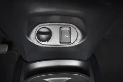 Toyota Yaris 1.5 Hybrid Comfort — Citadine écologique, première main, entretien neuf — Miniature 22
