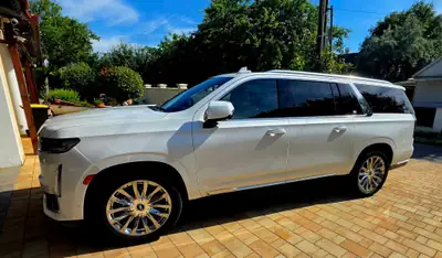 Cadillac Escalade ESV Premium Luxury 600 — Le SUV prestige américain avec seulement 55'000 km — arrière