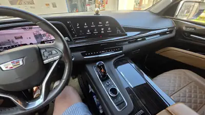 Cadillac Escalade ESV Premium Luxury 600 — Le SUV prestige américain avec seulement 55'000 km — détail