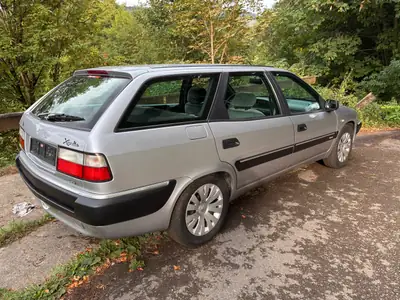Citroën Xantia Break Diesel — Spacieux et économique, 200 000 km parcourus — side view