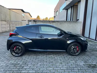 Toyota GR Yaris 1.6 Turbo Sport 4x4 — Performance compacte et polyvalence tous terrains — dashboard