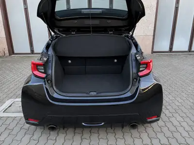 Toyota GR Yaris 1.6 Turbo Sport 4x4 — Performance compacte et polyvalence tous terrains — Thumbnail 7