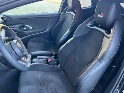 Toyota GR Yaris 1.6 Turbo Sport 4x4 — Performance compacte et polyvalence tous terrains — Thumbnail 11