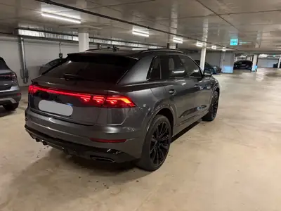Audi Q8 3.0 TFSI e Quattro — SUV Premium Hybride Rechargeable, Barely Run — arrière