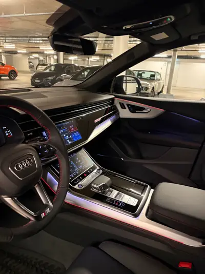 Audi Q8 3.0 TFSI e Quattro — SUV Premium Hybride Rechargeable, Barely Run — détail