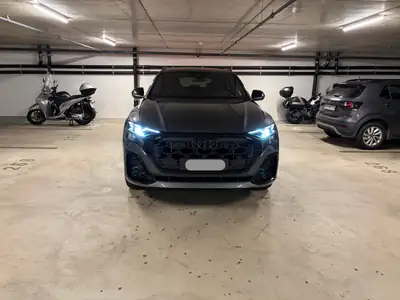 Audi Q8 3.0 TFSI e Quattro — SUV Premium Hybride Rechargeable, Barely Run — tableau de bord