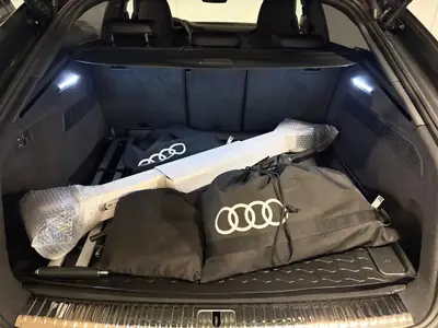 Audi Q8 3.0 TFSI e Quattro — SUV Premium Hybride Rechargeable, Barely Run — Miniature 14