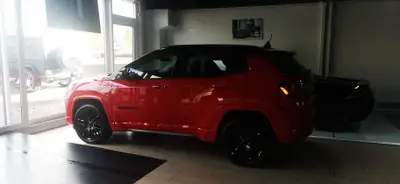 Jeep Compass 1.3 S Plus Sky 4xe — SUV hybride rechargeable, seulement 40 600 km — arrière