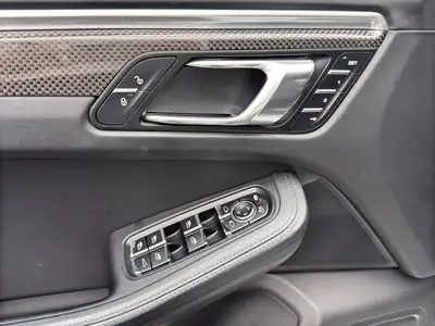 Porsche Macan Turbo Performance PDK — SUV haute performance, 440 ch, entretien impeccable — Miniature 24