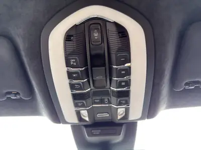 Porsche Macan Turbo Performance PDK — SUV haute performance, 440 ch, entretien impeccable — Miniature 27