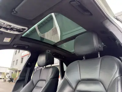 Porsche Macan Turbo Performance PDK — SUV haute performance, 440 ch, entretien impeccable — Miniature 28