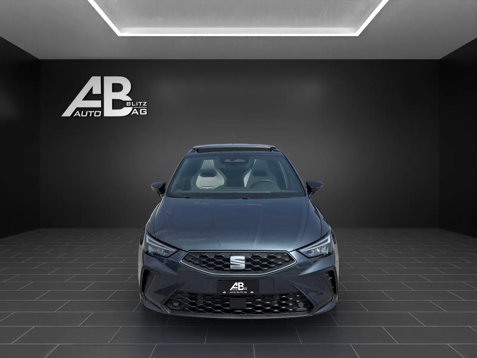 SEAT Ibiza 1.5 EcoTSI FR DSG — Citadine dynamique avec toit panoramique et technologie moderne