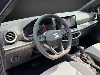 SEAT Ibiza 1.5 EcoTSI FR DSG — Citadine dynamique avec toit panoramique et technologie moderne — Miniature 8