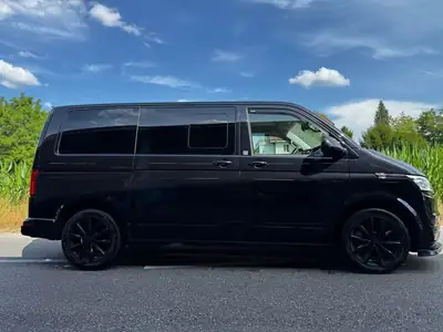 VW T6.1 Multivan Highline Liberty — 7 places, 49 500 km, finition premium noire — Heckansicht