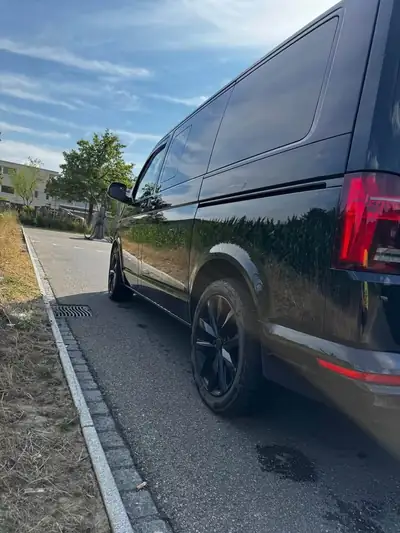 VW T6.1 Multivan Highline Liberty — 7 places, 49 500 km, finition premium noire — Innenraum
