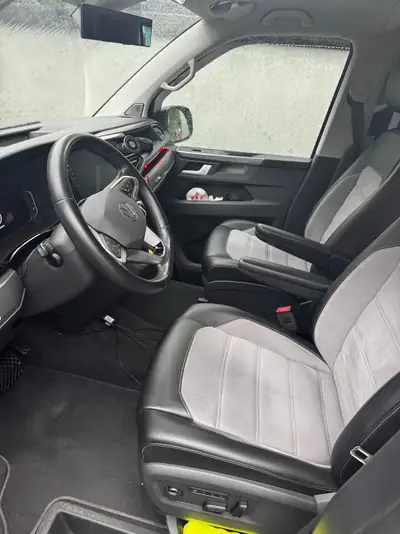 VW T6.1 Multivan Highline Liberty — 7 places, 49 500 km, finition premium noire — Miniatur 9