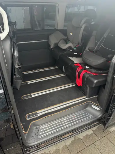 VW T6.1 Multivan Highline Liberty — 7 places, 49 500 km, finition premium noire — Miniatur 12