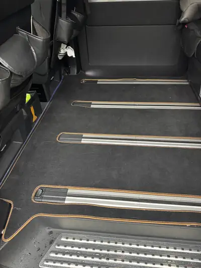 VW T6.1 Multivan Highline Liberty — 7 places, 49 500 km, finition premium noire — Miniatur 10