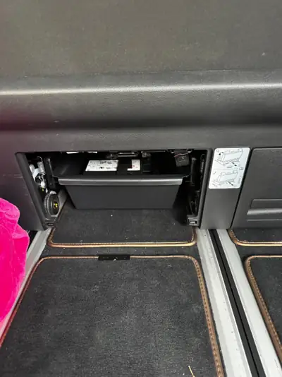 VW T6.1 Multivan Highline Liberty — 7 places, 49 500 km, finition premium noire — Miniatur 15