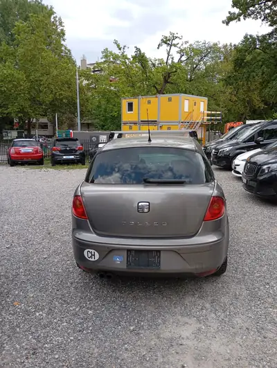 SEAT Toledo 2.0 TDI Stylance — Berline fiable, 215'000 km, moteur diesel robuste — intérieur