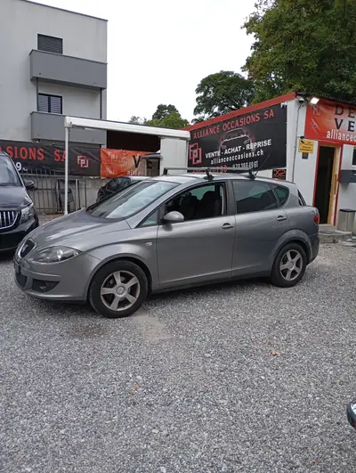 SEAT Toledo 2.0 TDI Stylance — Berline fiable, 215'000 km, moteur diesel robuste — détail