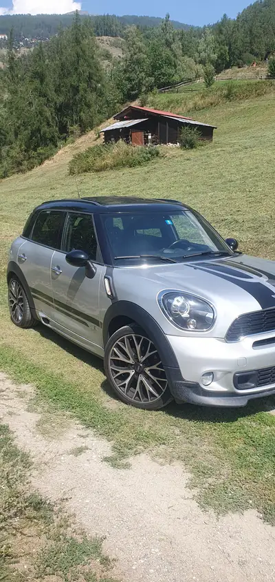 MINI Countryman 1.6i John Cooper Works ALL4 — SUV compact sportif, transmission automatique — Heckansicht