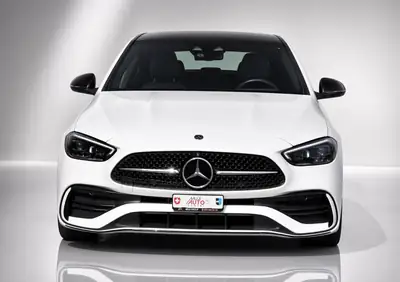 Mercedes-Benz C 300 4Matic AMG Line — Berline premium avec motorisation hybride légère et entretien inclus — Miniature 8