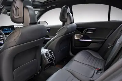 Mercedes-Benz C 300 4Matic AMG Line — Berline premium avec motorisation hybride légère et entretien inclus — Miniature 10