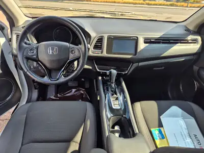 Honda HR-V 1.5i-VTEC Elegance — SUV urbain économique, 72'000 km seulement — tableau de bord