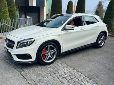 Mercedes-Benz GLA 45 AMG 4MATIC — SUV compact haute performance, 360 ch et traction intégrale — vue extérieure
