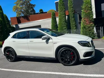 Mercedes-Benz GLA 45 AMG 4MATIC — SUV compact haute performance, 360 ch et traction intégrale — côté