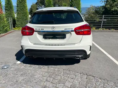 Mercedes-Benz GLA 45 AMG 4MATIC — SUV compact haute performance, 360 ch et traction intégrale — intérieur