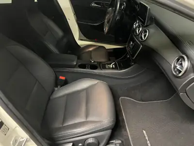 Mercedes-Benz GLA 45 AMG 4MATIC — SUV compact haute performance, 360 ch et traction intégrale — Miniature 9