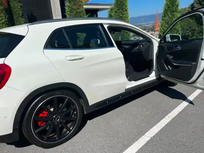 Mercedes-Benz GLA 45 AMG 4MATIC — SUV compact haute performance, 360 ch et traction intégrale — Miniature 7