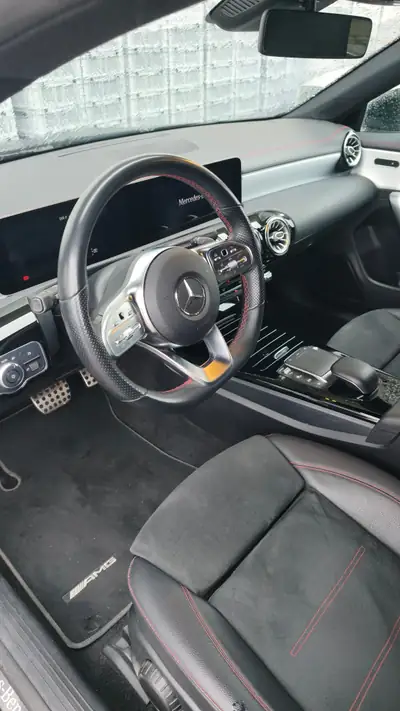 Mercedes-Benz CLA 200 AMG Line — Berline élégante, 55000 km seulement — tableau de bord