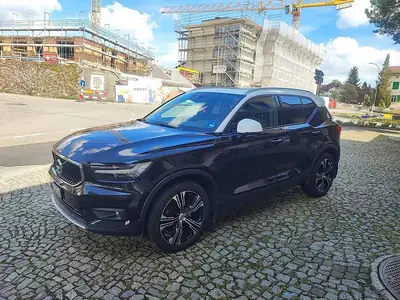 Volvo XC40 T5 AWD — SUV compact premium, 251 ch et transmission intégrale — exterior view