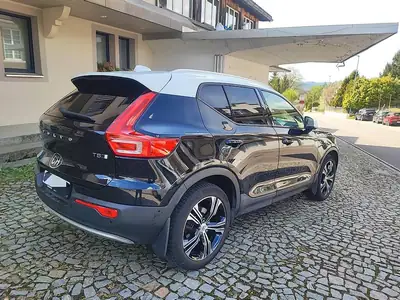 Volvo XC40 T5 AWD — SUV compact premium, 251 ch et transmission intégrale — side view