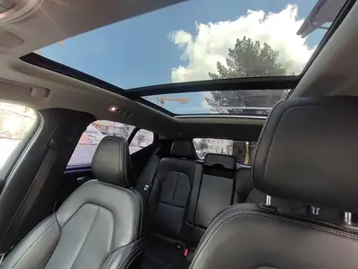 Volvo XC40 T5 AWD — SUV compact premium, 251 ch et transmission intégrale — interior