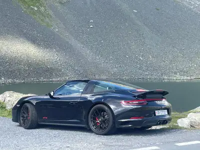 Porsche 911 Targa 4 GTS — Chef-d'œuvre décapotable avec 450 ch et toit rétractable — interior