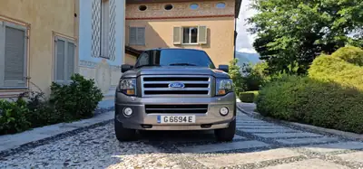 Ford Expedition — Grand SUV 7 places, seulement 50'000 km, sans accident — rear view